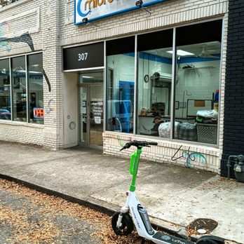 Midtown Wash - Cool weather, hot coffee, falling leaves and plenty of laundry machines. Perfect - Laundromat Near Me - Atlanta, Georgia Midtown Wash - Cool weather, hot coffee, falling leaves and plenty of laundry machines. Perfect - Laundromat Near Me - Atlanta, Georgia
