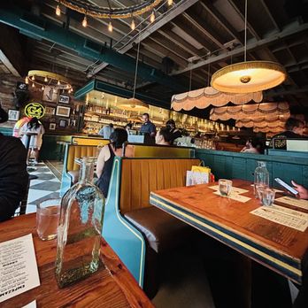 Daisy - Seating area - Cocktail Bars Near Me - Los Angeles, California