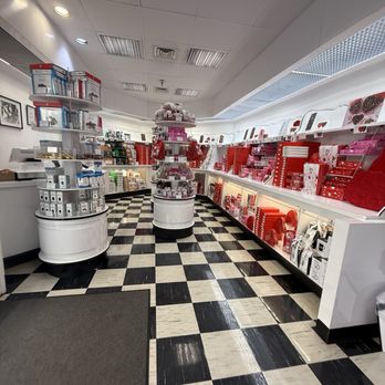 See's Candies - Inside - Candy Stores Near Me - Honolulu, Hawaii See's Candies - Inside - Candy Stores Near Me - Honolulu, Hawaii