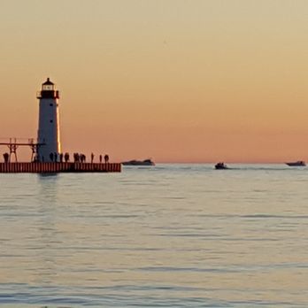 5th Avenue Beach - Manistee lighthouse - Beaches Near Me - Manistee, Michigan