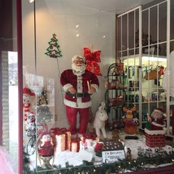 Linmas Drugs - Windows for Christmas
