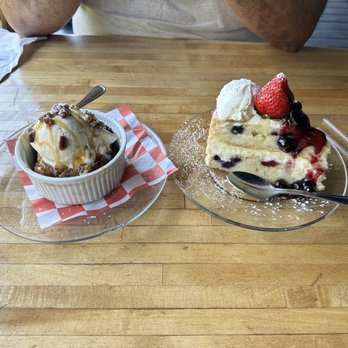 Hideaway House - Peach and Pecan Cobbler Limoncello Berry Mascarpone Cake - Pizza Near Me - Sedona, Arizona