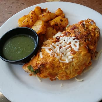 Momo's Cafe - SANTA FE OMELET...CHORIZO AND BACON YUM - American Near Me - Vallejo, California