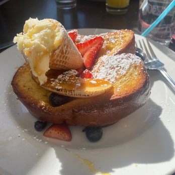 Hash Kitchen - Banana Split Brioche French Toast - Breakfast & Brunch Near Me - Peoria, Arizona Hash Kitchen - Banana Split Brioche French Toast - Breakfast & Brunch Near Me - Peoria, Arizona