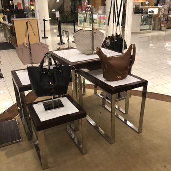 Macy's - Department Stores Near Me - Aurora, Illinois