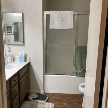 Lineage Construction Services - Bathroom before renovation - General Contractors Near Me - Fair Oaks, California Lineage Construction Services - Bathroom before renovation - General Contractors Near Me - Fair Oaks, California