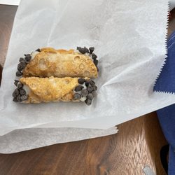 Smokin Olive Deli - Free cannoli!
