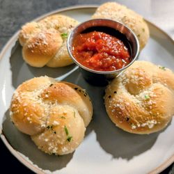 Primo's - Garlic knots