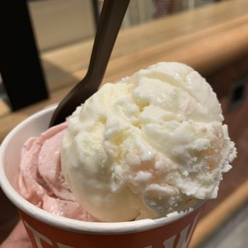 Salt & Straw - Pear & Blue Cheese on top, Strawberry Honey Balsamic w/ Black Pepper on the bottom! A split scoop of deliciousness!!! - Ice Cream & Frozen Yogurt Near Me - Los Angeles, California Salt & Straw - Pear & Blue Cheese on top, Strawberry Honey Balsamic w/ Black Pepper on the bottom! A split scoop of deliciousness!!! - Ice Cream & Frozen Yogurt Near Me - Los Angeles, California