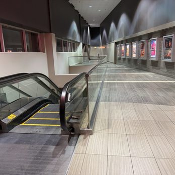 AMC 600 North Michigan 9 - Cinema Near Me - Chicago, Illinois