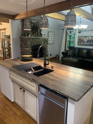 Kitchen Coutertops and cabinets - Hector is a master cabinet craftsman kitchen & bathroom cabinets & countertops