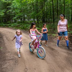 Mount Pleasant Resort - Family on nature trail