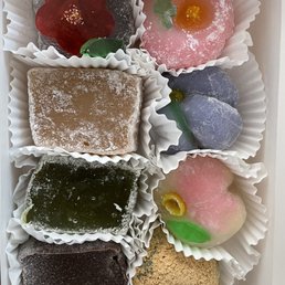 Yummy mochi! Yummy mochi!