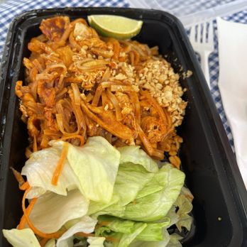 Thai Food Kitchen - Pad Thai but no sauce for the salad at all - Thai Near Me - Henderson, Nevada