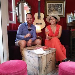 La Grande Cave - Norwegian lamb, red wine and rosé of the day in a super cozy corner in the street