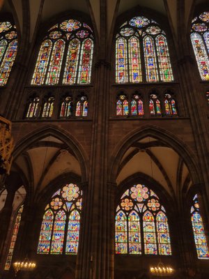 Cathédrale Notre-Dame-de-Strasbourg by null