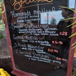 Dilly’s Seafood & Burgers - Weekly specials