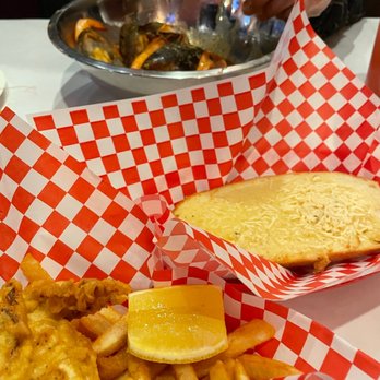 Crawfish Chef - Mussels and shrimp combo and soft shell crab and fries with cheese bread - Seafood Near Me - Puyallup, Washington Crawfish Chef - Mussels and shrimp combo and soft shell crab and fries with cheese bread - Seafood Near Me - Puyallup, Washington