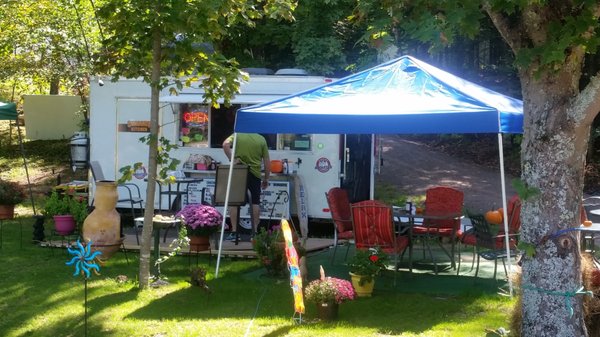 Curbside Kitchen Restaurant On Wheels by null