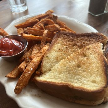 The Hamilton Inn - Short rib cheese sandwich - New American Near Me - Jersey City, New Jersey