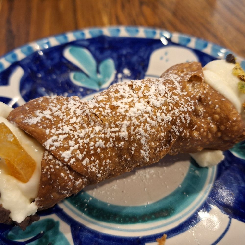 La Sorrentina - Cannolo ($8) - Pizza Near Me - Vancouver, Washington