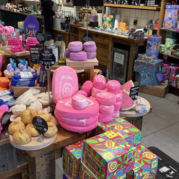 Lush Fresh Handmade Cosmetics - Cosmetics & Beauty Supply Near Me - Albuquerque, New Mexico