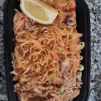 Saito Kitchen - Chicken Pad Thai - Chinese Near Me - Gorham, Maine