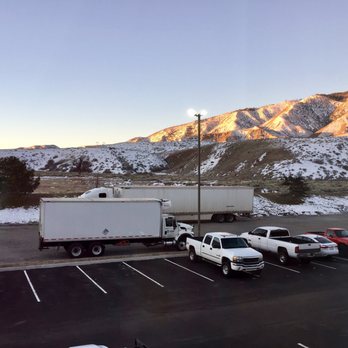 Motel 6 - 02.23.19 spacious parking lot with mountain views - Hotels Near Me - Lebec, California