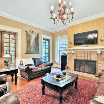 The Lancaster Manor - The Main Living Room - Bed & Breakfast Near Me - Gainesville, Texas The Lancaster Manor - The Main Living Room - Bed & Breakfast Near Me - Gainesville, Texas