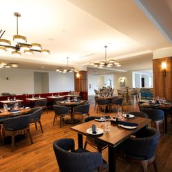 Harvest Kitchen + Spirits - Main dining room with large capacity