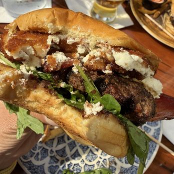 Garp & Fuss - Fig and goat cheese burger - American Near Me - Winter Park, Florida