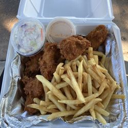 Boulder Pit Stop - Chicken wings with fries