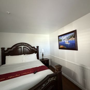 Casa Avalon - King size bed - Hotels Near Me - Avalon, California Casa Avalon - King size bed - Hotels Near Me - Avalon, California