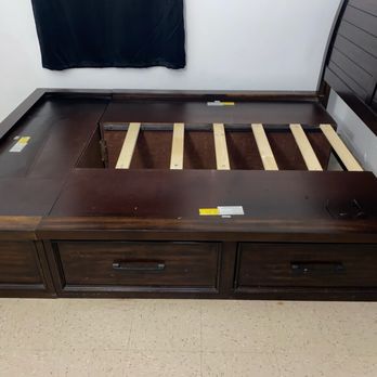 Urban Flat Rate - Queen sized bed with storage drawers - Movers Near Me Urban Flat Rate - Queen sized bed with storage drawers - Movers Near Me