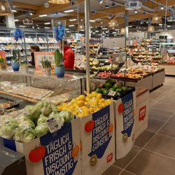 REWE - Hinter dem Eingang die Obst/Gemüseabteilung