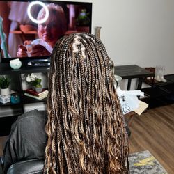 Salontra Select Suites - Small Boho Knotless Braids by Jaz It Your Way, Suite 113. Text 443-985-7138