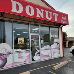 Donut Palace - Outside