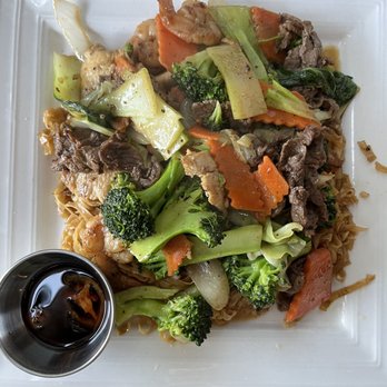 Sidestreet Pho - X5 MI XAO MEM STIR FRY EGG NOODLE (*) - Vietnamese Near Me - Alameda, California