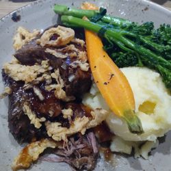 Cafe Soboba - Braised Beef Shortrib with  carrots and vegetables and topped with crispy onions.