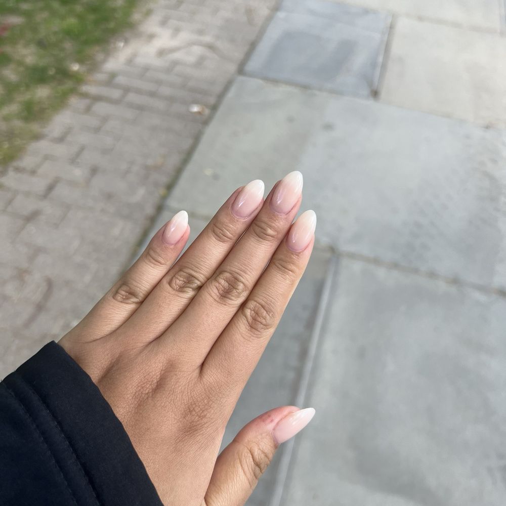 Almond shape gel set with tips Almond shape gel set with tips