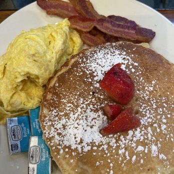 Mama's Egg House - PANCAKES, BACON and SCRAMBLED EGGS - Breakfast & Brunch Near Me - Idyllwild, California