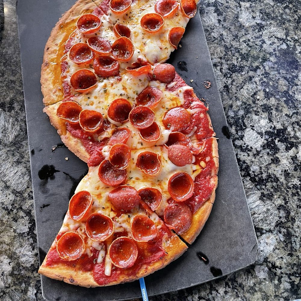 Topgolf - Cauliflower crust pizza - Golf Near Me - Independence, Ohio