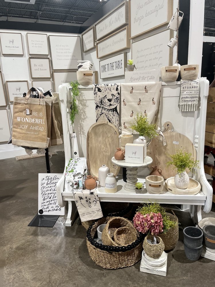 PAINTED TREE BOUTIQUE Updated September 2024 14 Photos 552 N