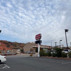 Chalet Motel - Perfect little place to stay.
