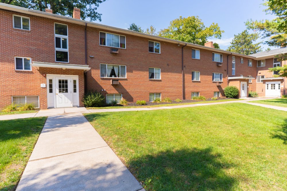 PARKWOOD MANOR TOWNHOMES Apartments 80 Park Square, Hilton, NY