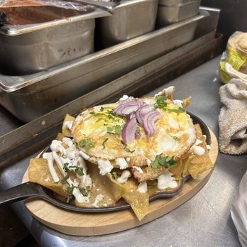 Los Chilakillers - Chilaquiles verdes con huevo - Mexican Near Me - Santa Ana, California Los Chilakillers - Chilaquiles verdes con huevo - Mexican Near Me - Santa Ana, California