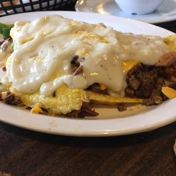 "Porky Pig" omelet with veggies added and a side of peppered gravy