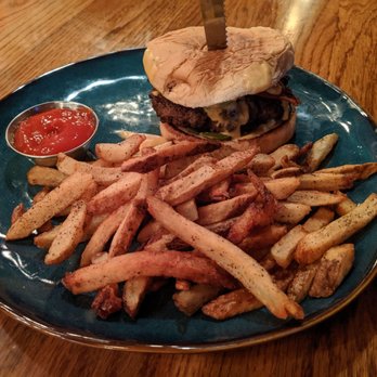 The Lost Cove - Felony burger - Beer Bar Near Me - Baton Rouge, Louisiana