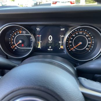 Van Nuys CDJR - 920 miles brand new gladiator , noise en the front end rigth wheel - Car Dealers Near Me - Van Nuys, California Van Nuys CDJR - 920 miles brand new gladiator , noise en the front end rigth wheel - Car Dealers Near Me - Van Nuys, California