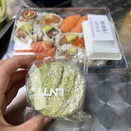 Green tea dacquoise & sushi! Green tea dacquoise & sushi!